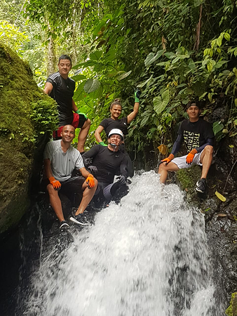 Operador De Turismo Gallito De Las Rocas