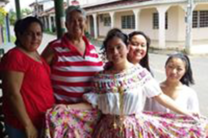 Tour Vístete Con Pollera. Sesión De Foto Retrato